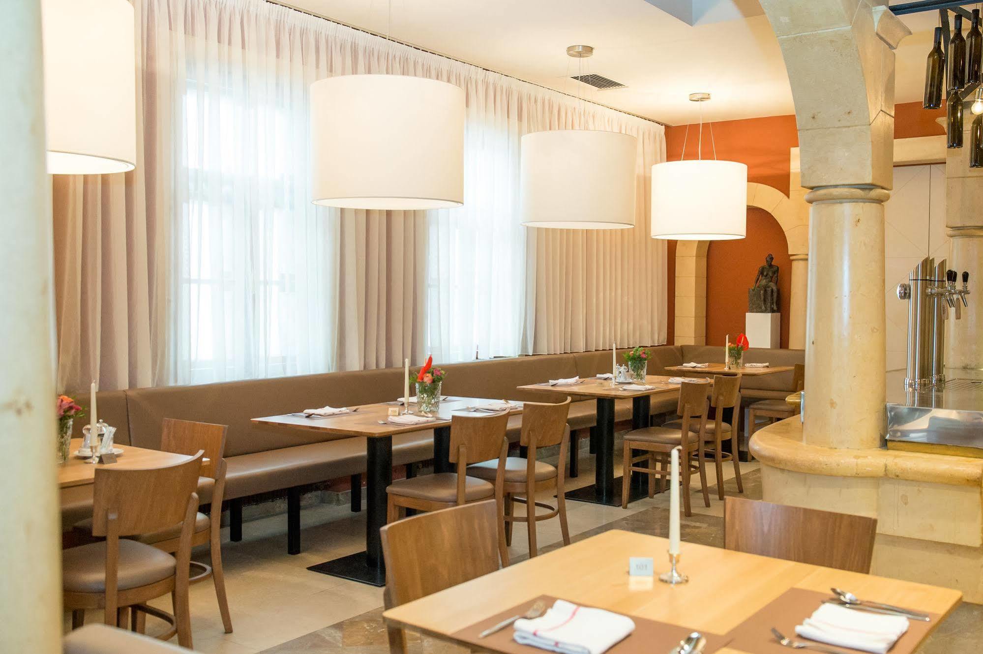 Hotel Raffel Еннерсдорф Экстерьер фото